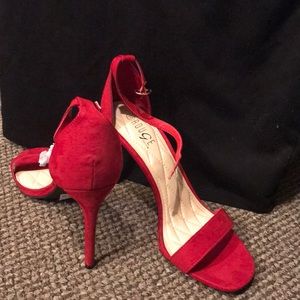 BRAND NEW , never worn. red heels